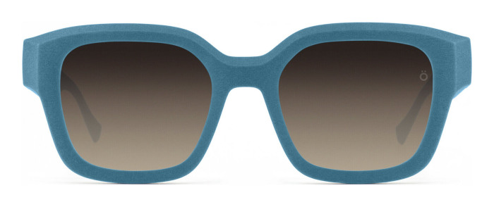gotti_miley_sun_pool_blue